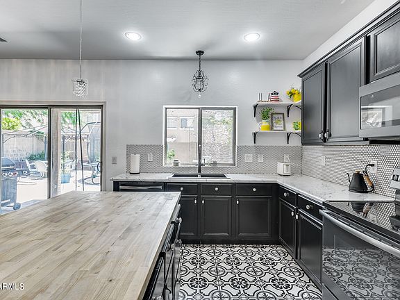 3rd image of 2347 W TALLGRASS Trail