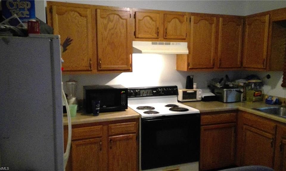 1st image of 320 Gant St
