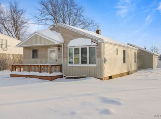 1033 100th St, Niagara Falls, NY 14304