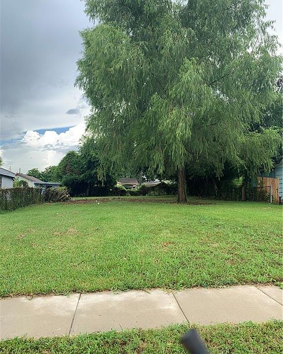 2nd image of 4737 Pauline Dr