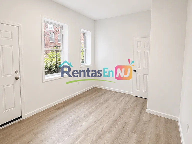 319 Hawthorne Ave #1L — Photo 7