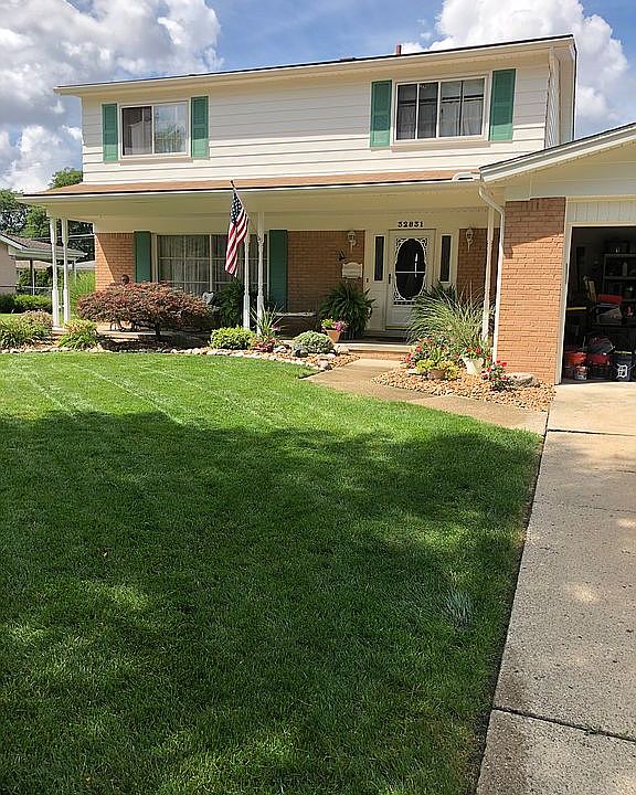 1st image of 32831 Newcastle Dr