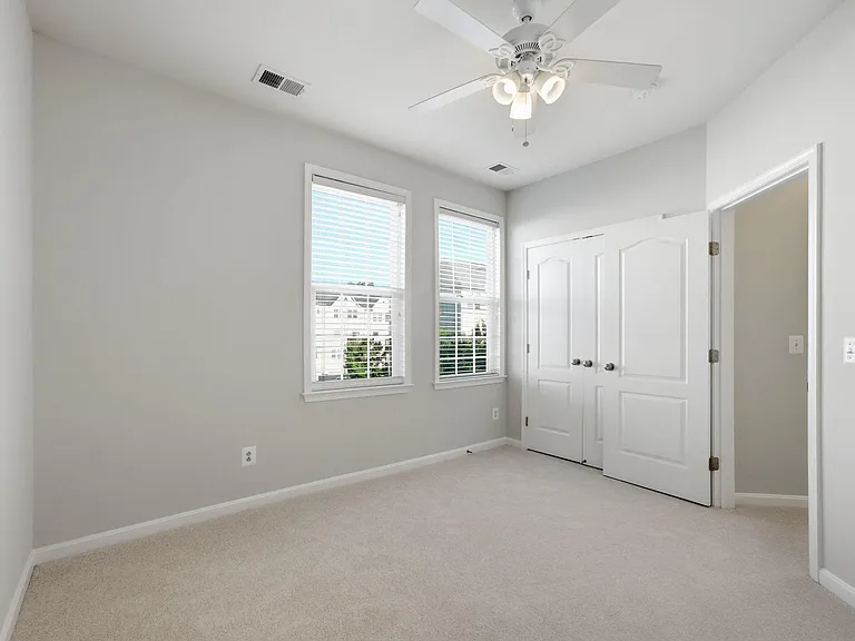 24678 Byrne Meadow Sq — Photo 19