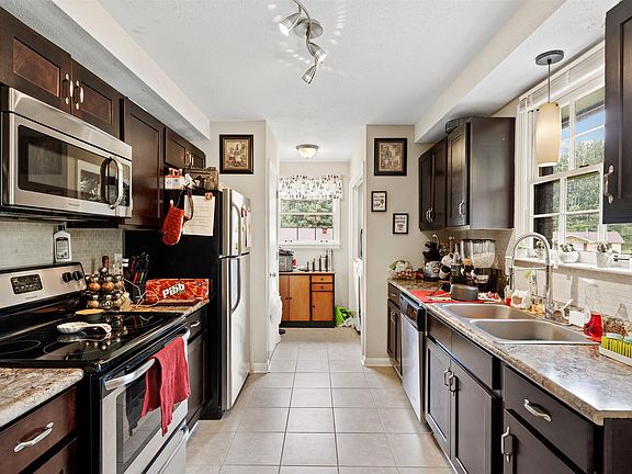 4th image of 126 James Dr