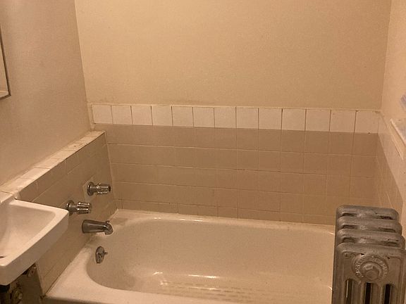 3rd image of 5626 S King Dr APT 1