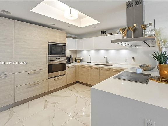 3rd image of 17301 Biscayne Blvd APT 605
