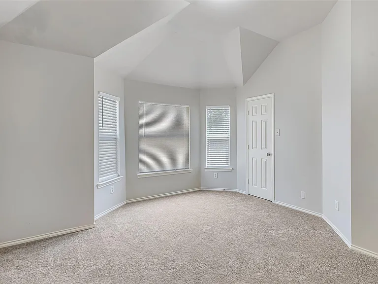 706 Woodport Ln — Photo 19