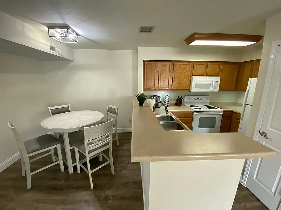 2 bed, 965 sqft, $2,000 — Photo 4