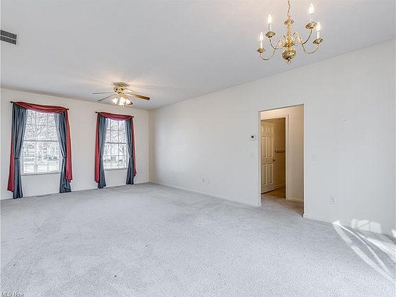 3rd image of 566 Parkside Ln #48