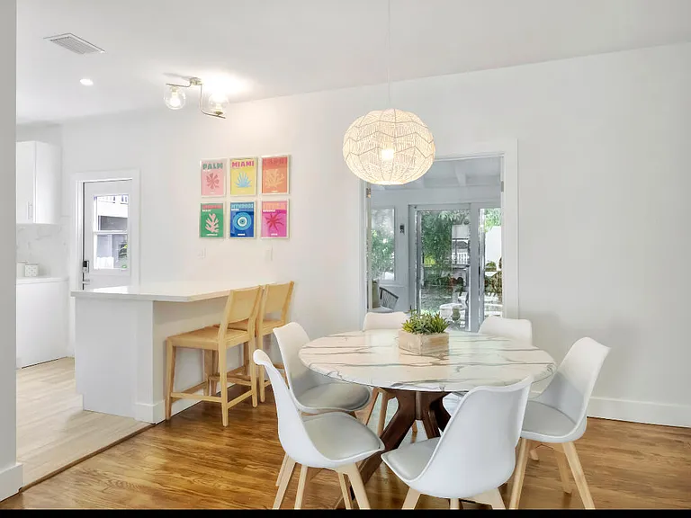 7825 Byron Ave — Photo 7