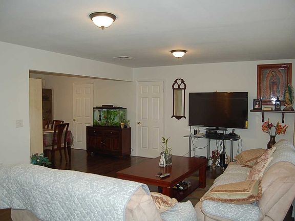 4th image of 388 Joan St