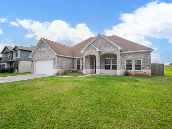 2040 Twin Lakes Blvd, West Columbia, TX 77486