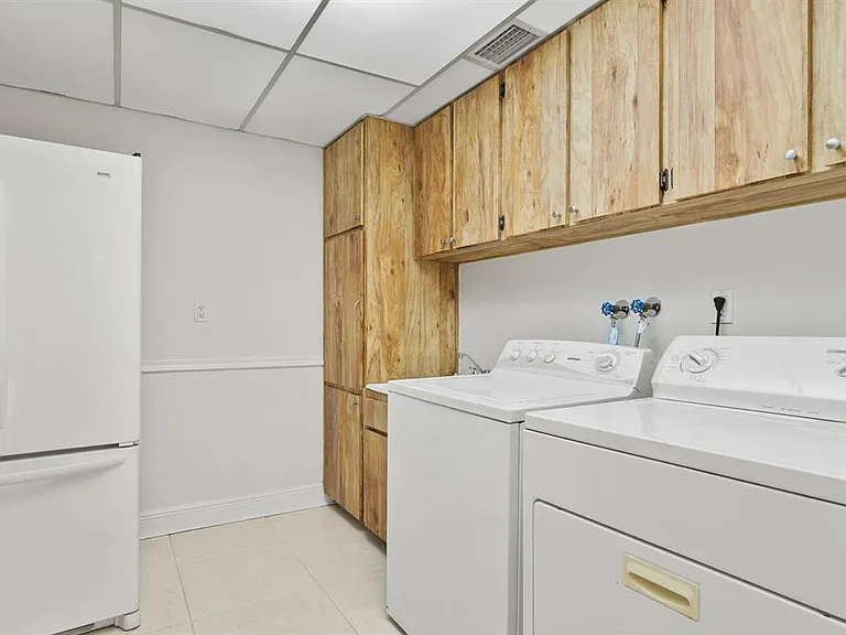 10206 Lakeview Dr — Photo 35