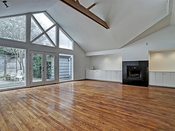 3rd image of 4014 Betsy Ln