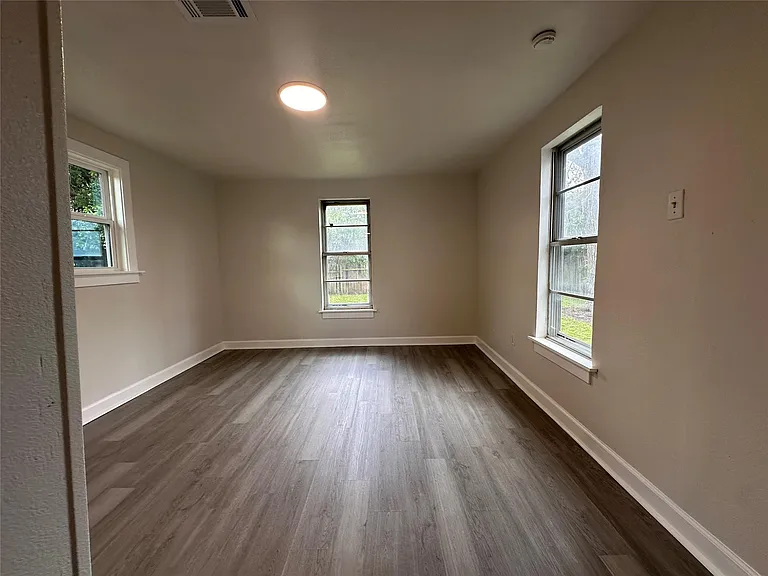 2516 Ivy St — Photo 5