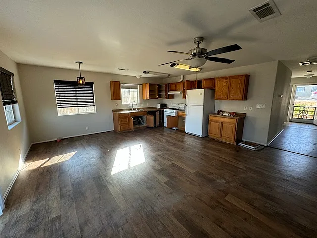 21620 Loop St — Photo 11