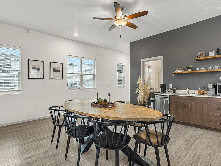 Verda Crossing | Clubhouse Seating