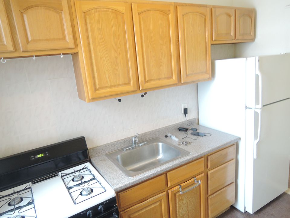 2nd image of 2558 42nd St