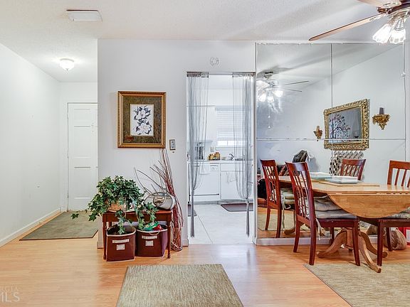 3rd image of 313 SW Cabaret Court