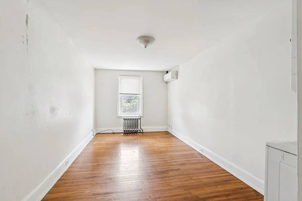 Building Photo - 4133 Ridge Ave #3F