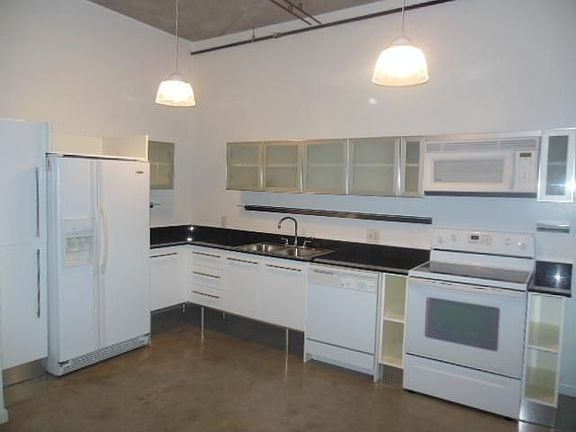 4th image of 10 SW South River Dr APT 805