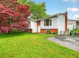 9 Shalimar Cres, Halifax, NS B2W 4L6