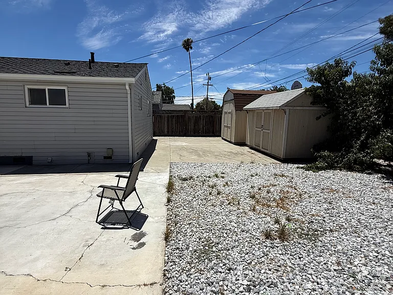 4765 Serra Ave — Photo 33