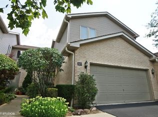 2107 Juniper Ln, Arlington Heights, IL 60004