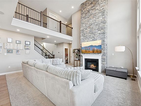 3rd image of 240 Victoria Dr