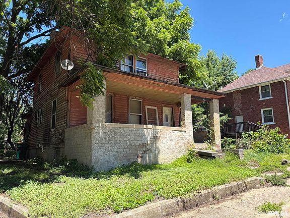3rd image of 119 Laurel Ave