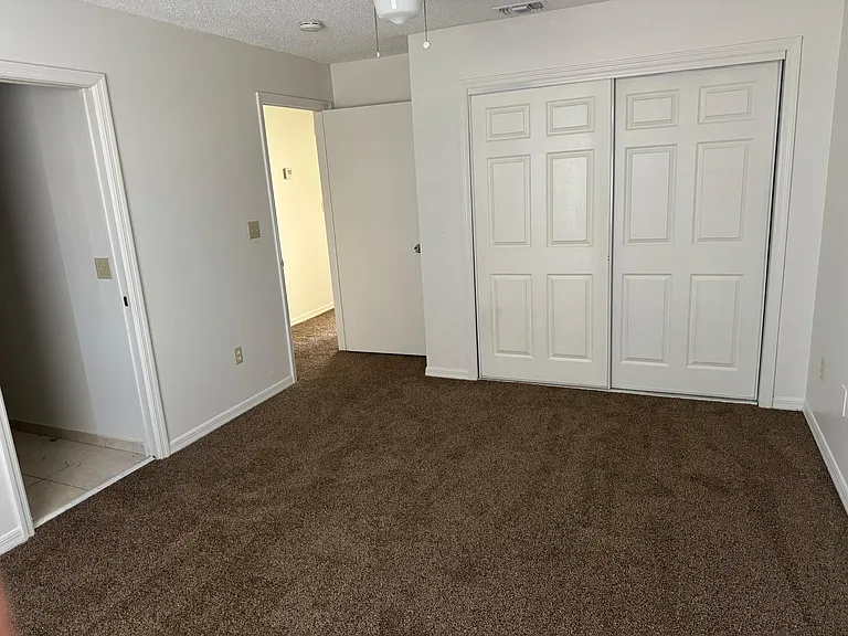 3220 W Oak St — Photo 6