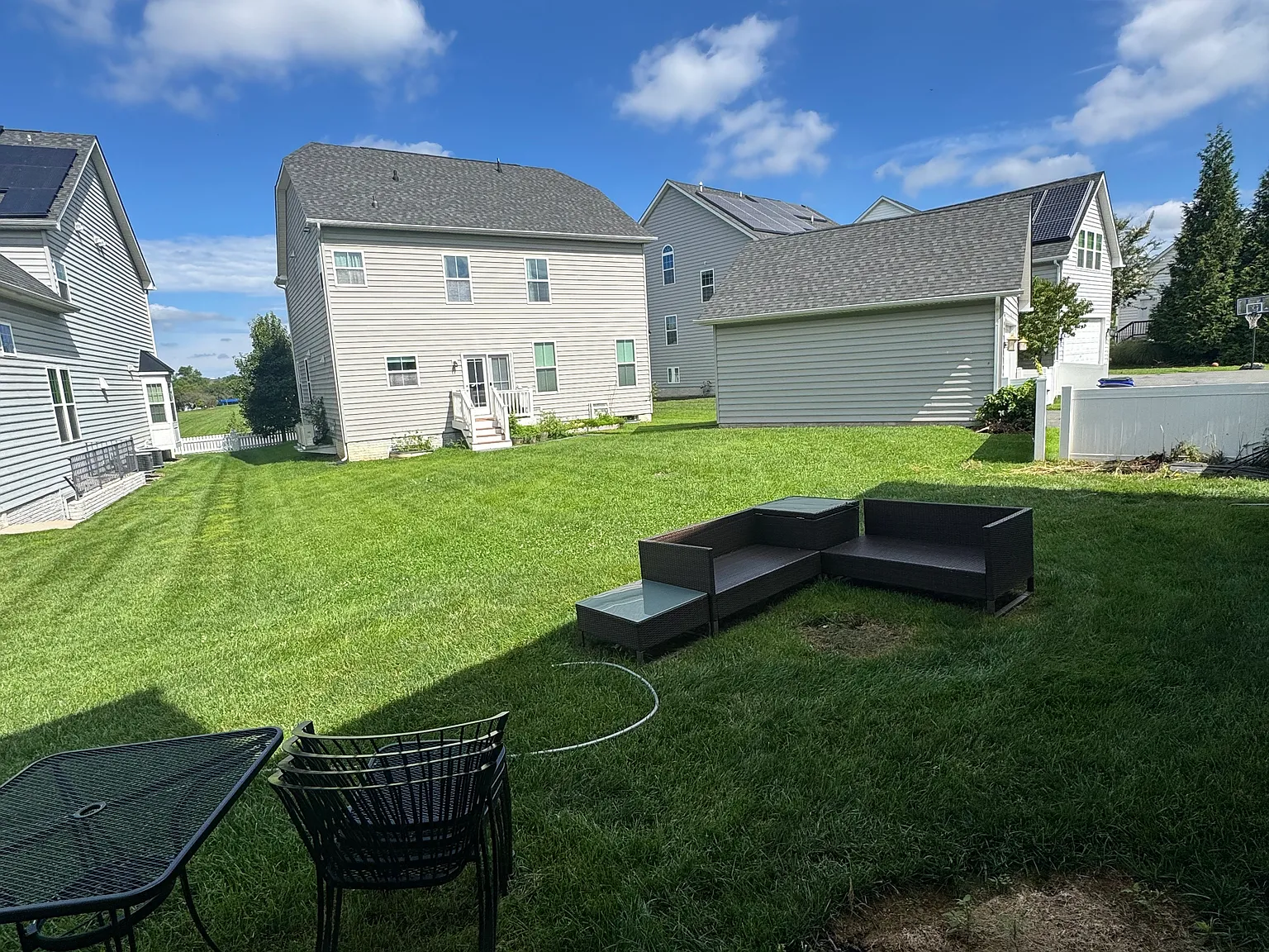 5 bed, 4.5 bath, 4228 sqft, $4,500 — Photo 4