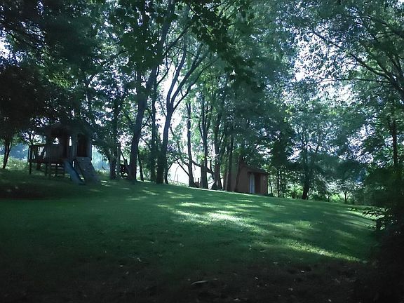 3rd image of 9056 Pleasant Valley Rd
