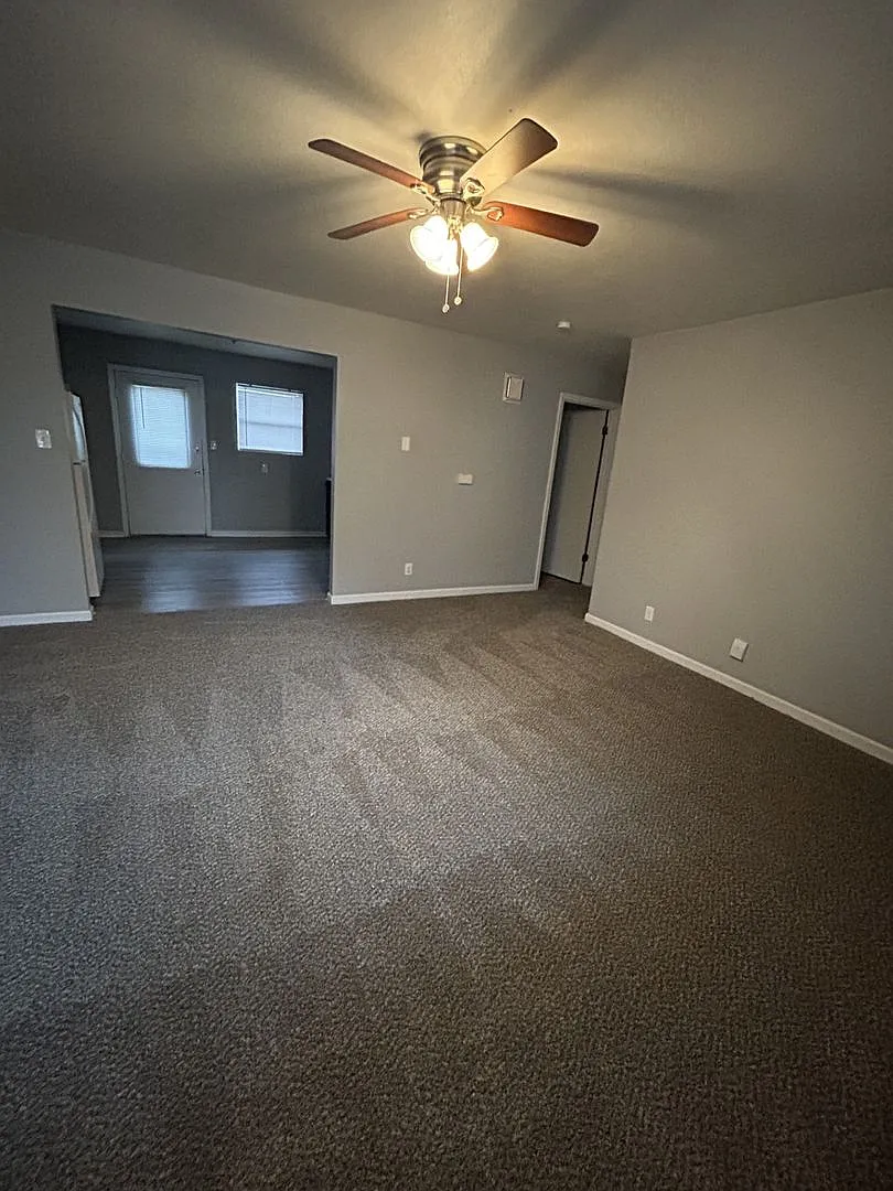1301 E 9th Duplex — Photo 3