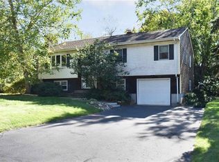 40 Ridgeside Ln, Tiverton, RI 02878