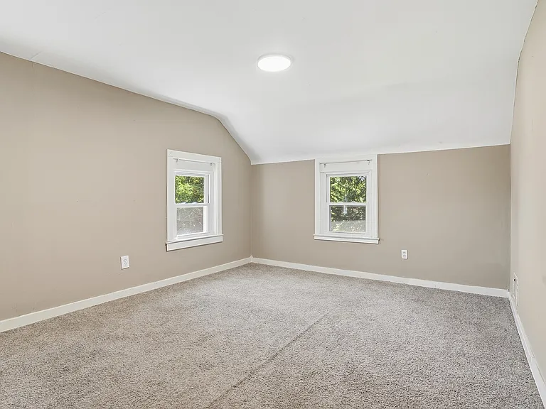 624 Elm Dr — Photo 17