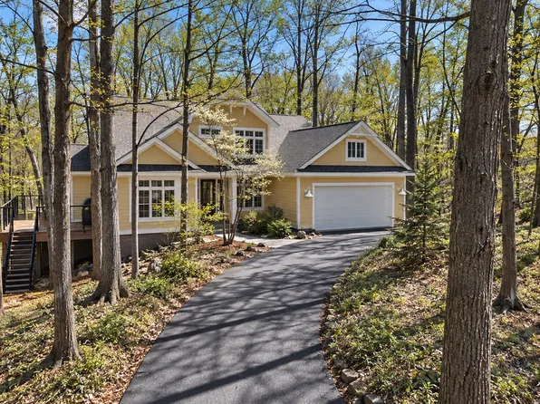 8940 Sunset Cir, Traverse City, MI 49686