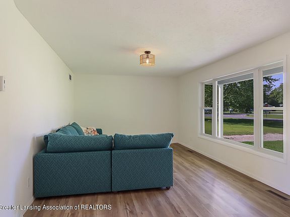 3rd image of 9096 Dean Dr