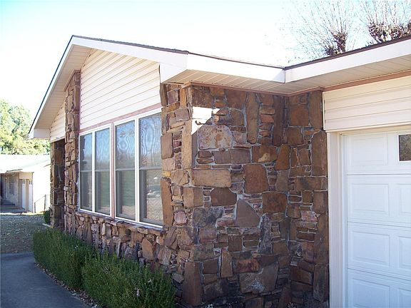 3rd image of 112 N Brenda Ave
