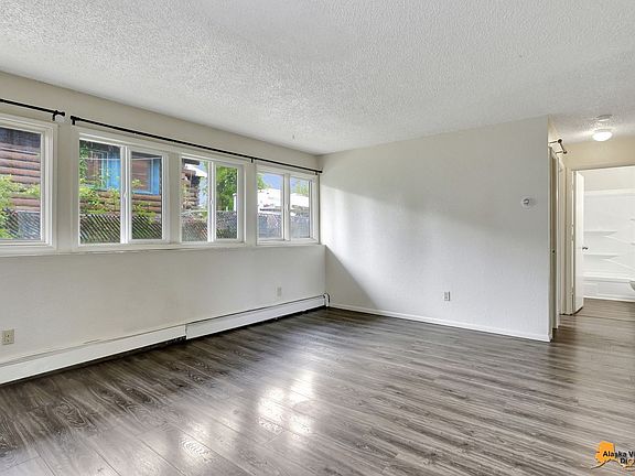 2nd image of 325 N Hoyt St APT C