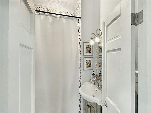 4th image of 3219 Bienville St