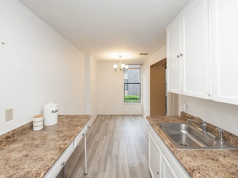 30 Shrewsbury Green Dr #G — Photo 8