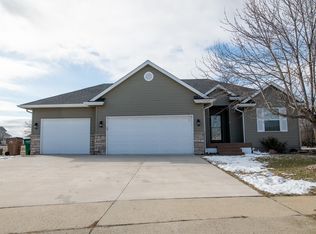 5014 Meadow Cir, Johnston, IA 50131