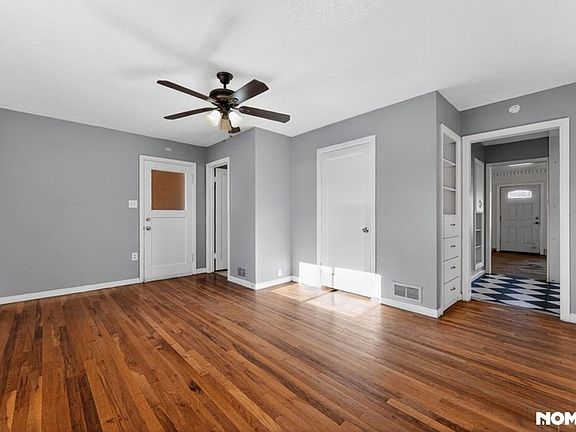 3rd image of 137 W 18th St