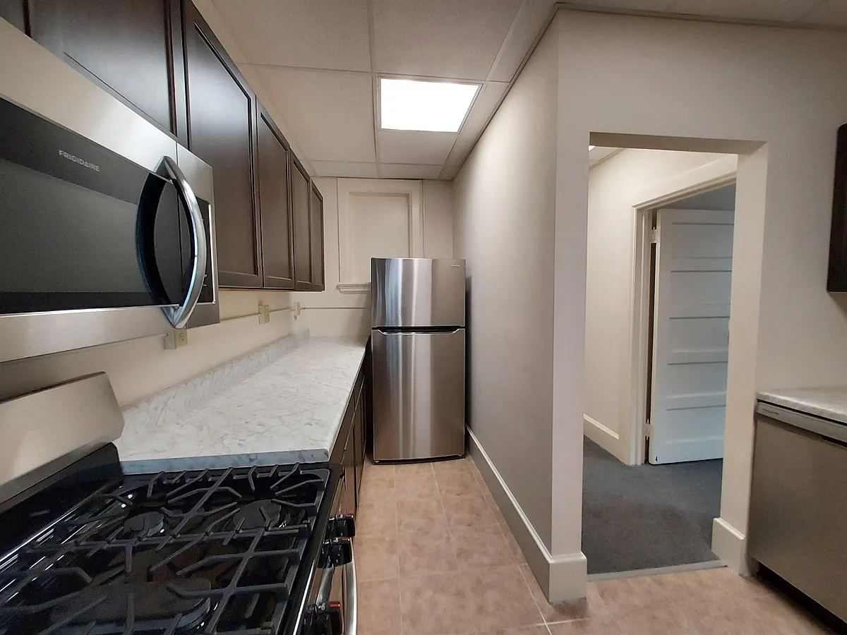 Building Photo - 307 Stewart Ave #6