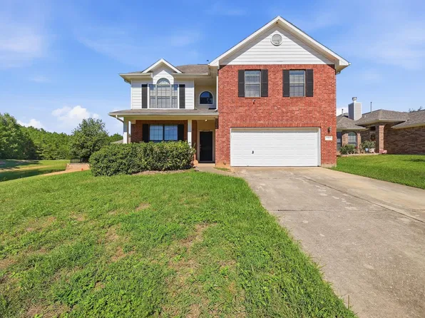 2308 Oakleaf Hills Cir, Conroe, TX 77304