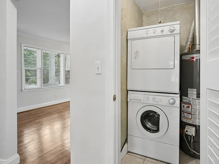 592 Scott Cir — Photo 12