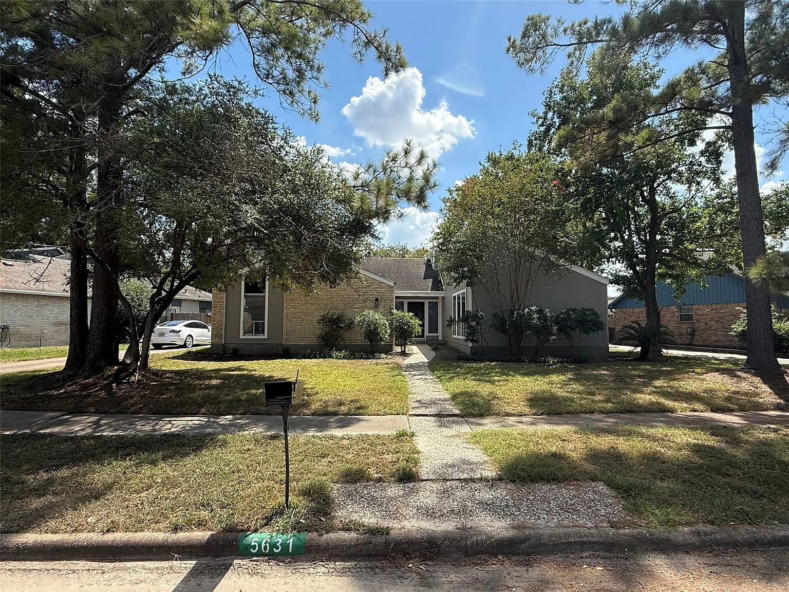 4 bed, 2.0 bath, 1876 sqft, $1,950 — Photo 3