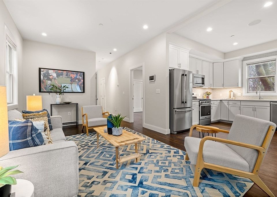 1st image of 7 Langford Park Unit 1