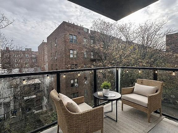 5th image of 1753 E 12th St #D5